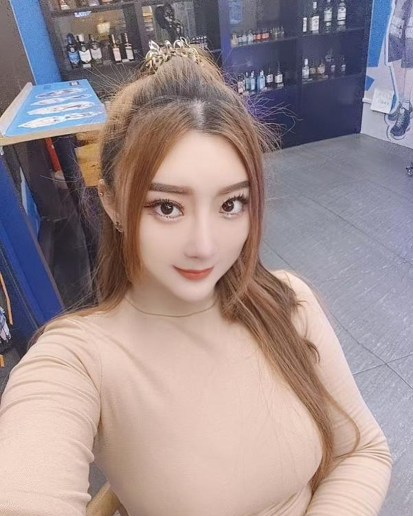 南京市双龙大道高颜值美女