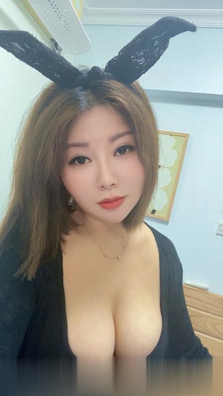 广州兔女郎诱惑少妇