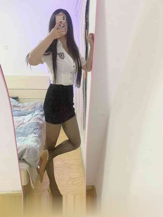 南京美乳制服诱惑身材很好，皮肤粉嫩又白