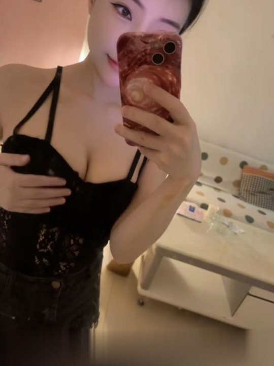 深圳南山南光性感亦菲太会舔了，温暖柔软